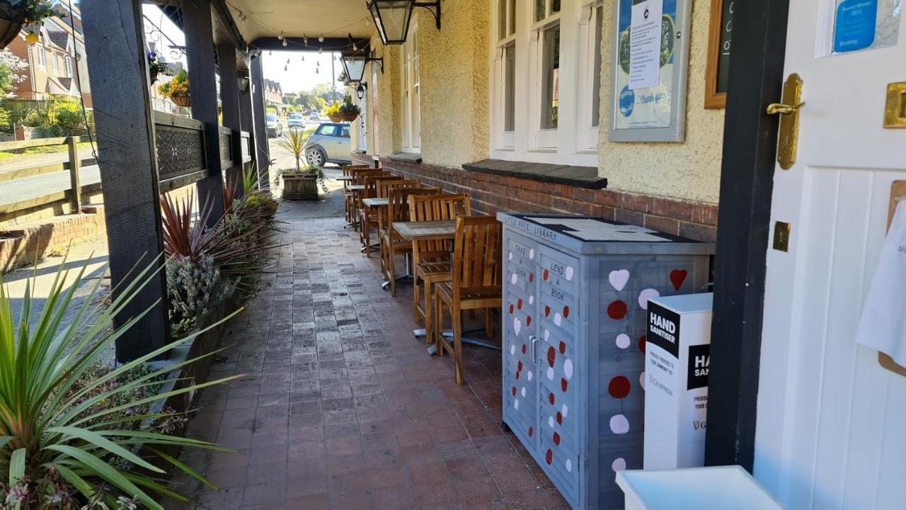 The Flying Bull Inn Liss Exterior photo