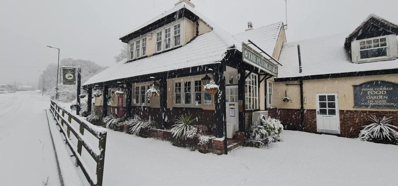 The Flying Bull Inn Liss Exterior photo