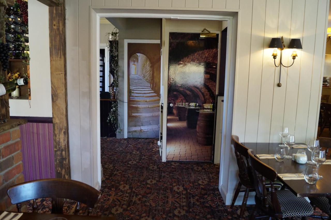The Flying Bull Inn Liss Exterior photo